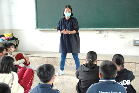 Director Kuozi served as an advisor and instructor for drama clubs in elementary and middle schools.