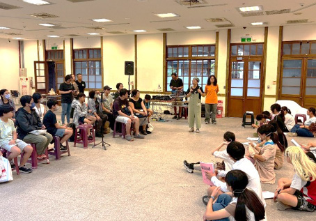 Director Kuozi actively organized drama training camps to build skills for elementary and middle school students.