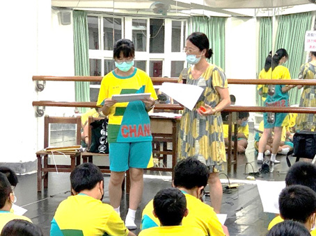 Director Kuozi patiently guided us on how to read and understand a script.
