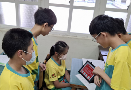 CyberFair members introduced how to play the games