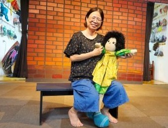 Taking photos with puppets — puppets played an important role in the early development of children's theatre.