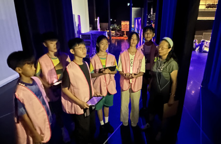 The troupe leader showed us what goes on behind the scenes that we usually don't see during a performance.