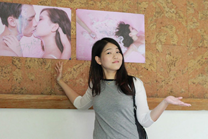 Even at her graduation, Ms. Liu already exuded the professional yet approachable flair of a creative artist