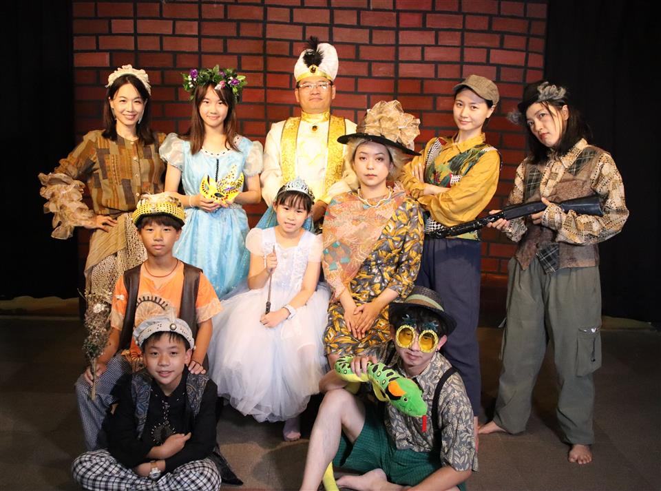 Cast photo of One Thousand and Two Nights