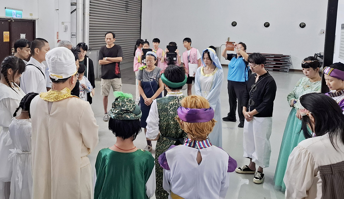 Prayer before going on stage