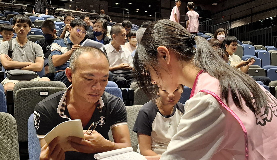 Interacting with the audience before the performance