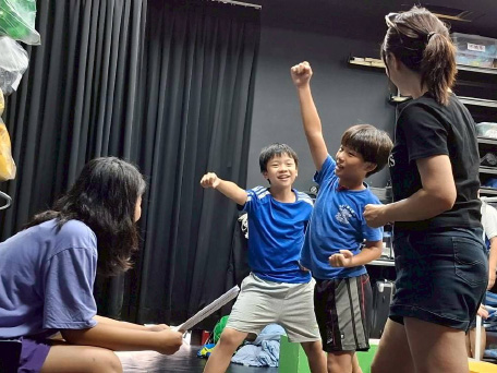 CyberFair team member Chen, Hsuan-yun (second from the left) during a rehearsal of the play 1002 Nights
