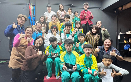 We visited the troupe's studio to gain a deeper understanding of how the troupe operates.
